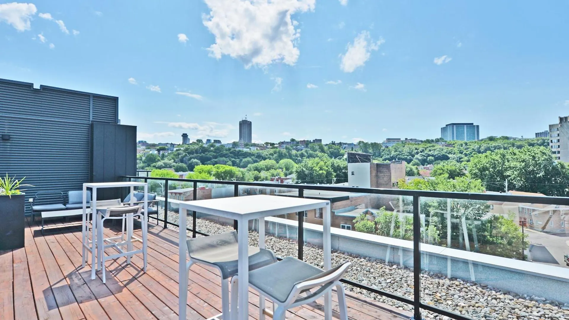 La vie est belle: FREE PARKING, GYM, ROOFTOP TERRACE Québec Apartment