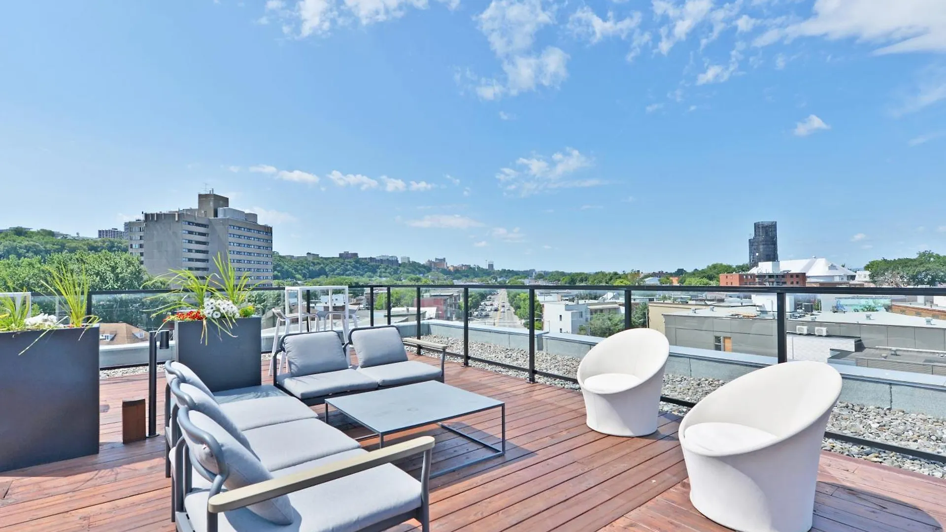 Apartment La vie est belle: FREE PARKING, GYM, ROOFTOP TERRACE Québec