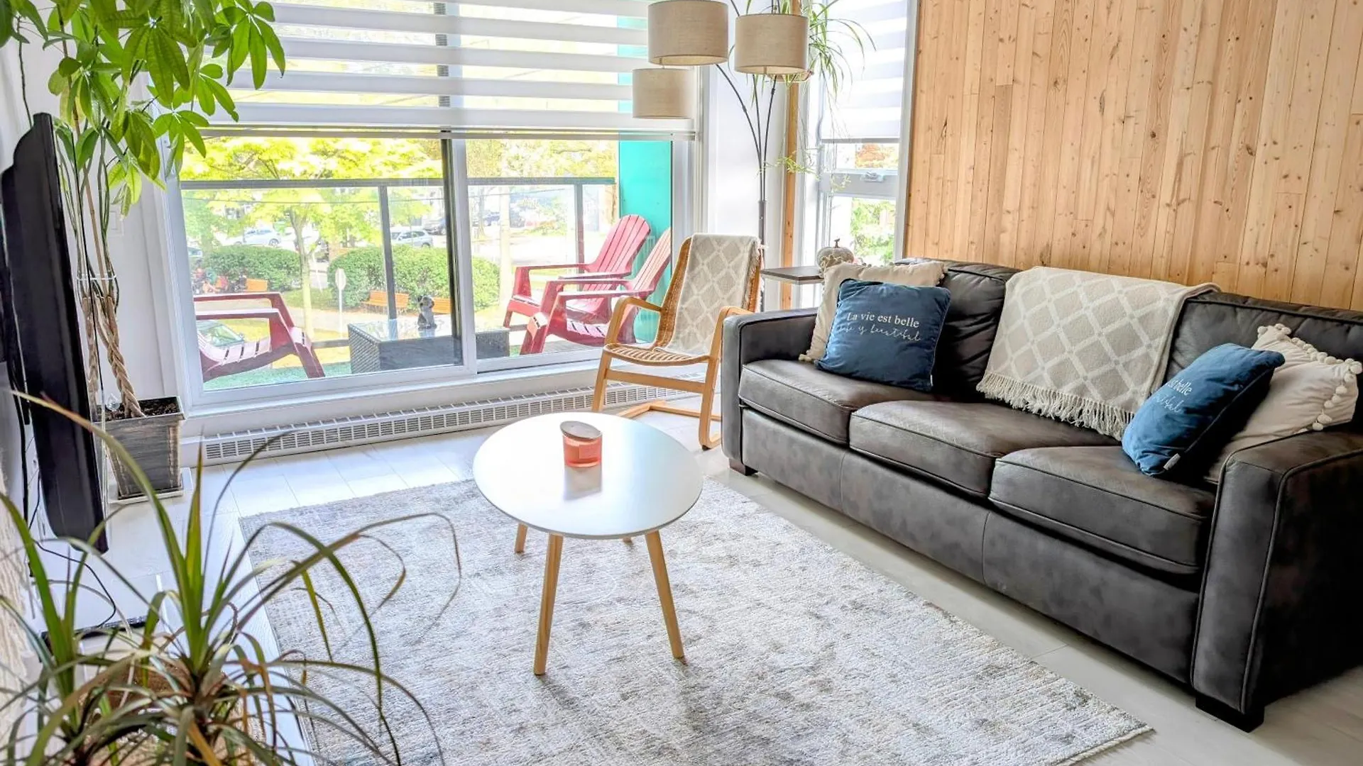 Apartment La vie est belle: FREE PARKING, GYM, ROOFTOP TERRACE Québec